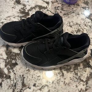 Black huaraches Sneakers toddler